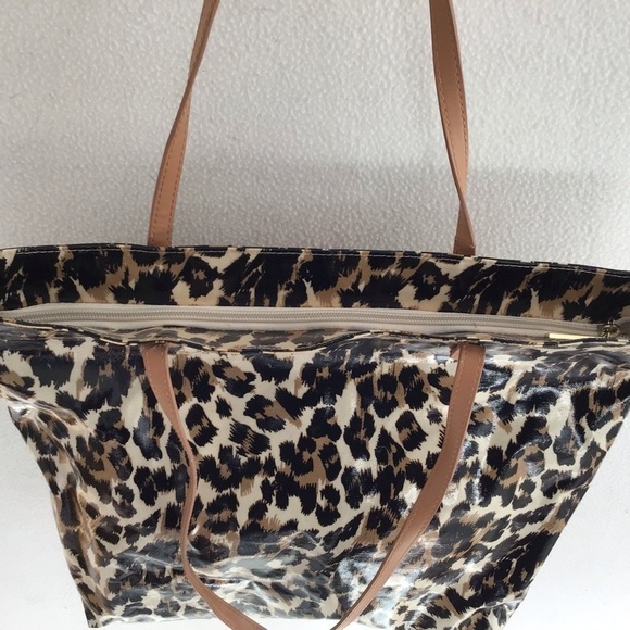 Bath & Body Works leopard print cosmetics tote. - Picture 3 of 16